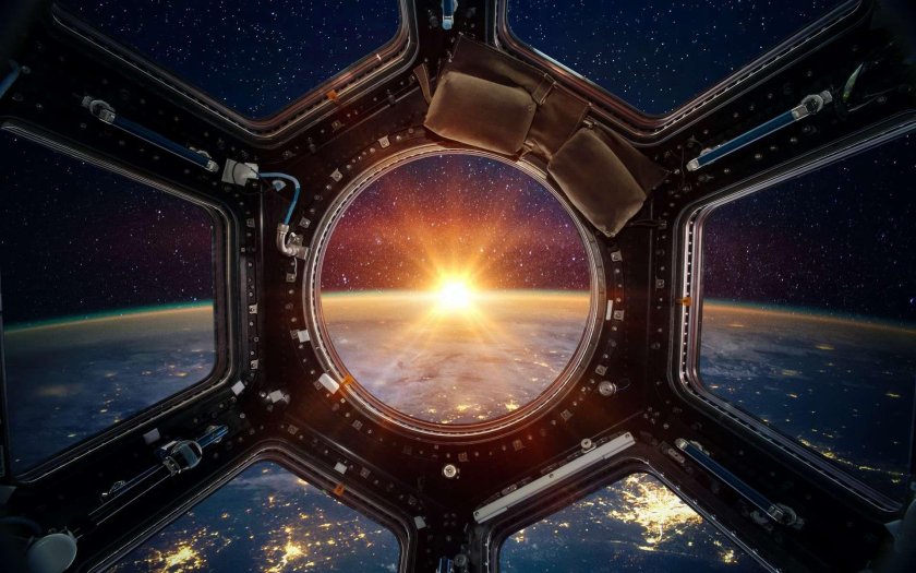 Иллюминатор космического корабля