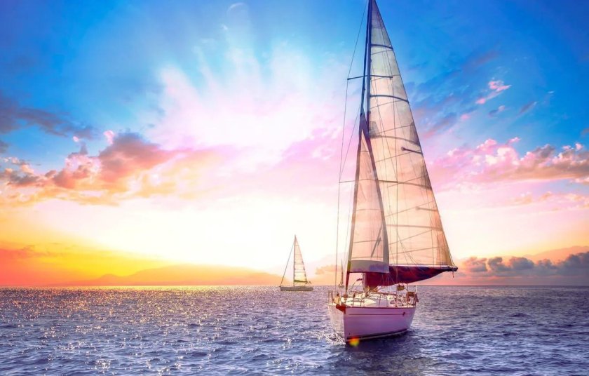 Парусник в море