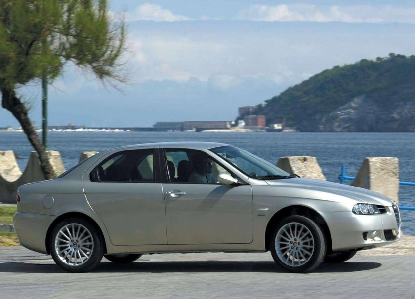 Alfa Romeo 156 седан