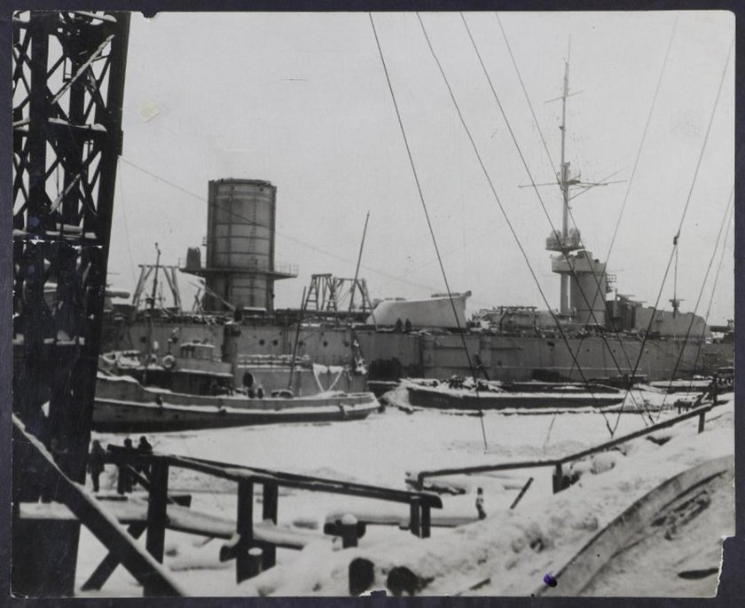 Линкор Севастополь разорвало стволы