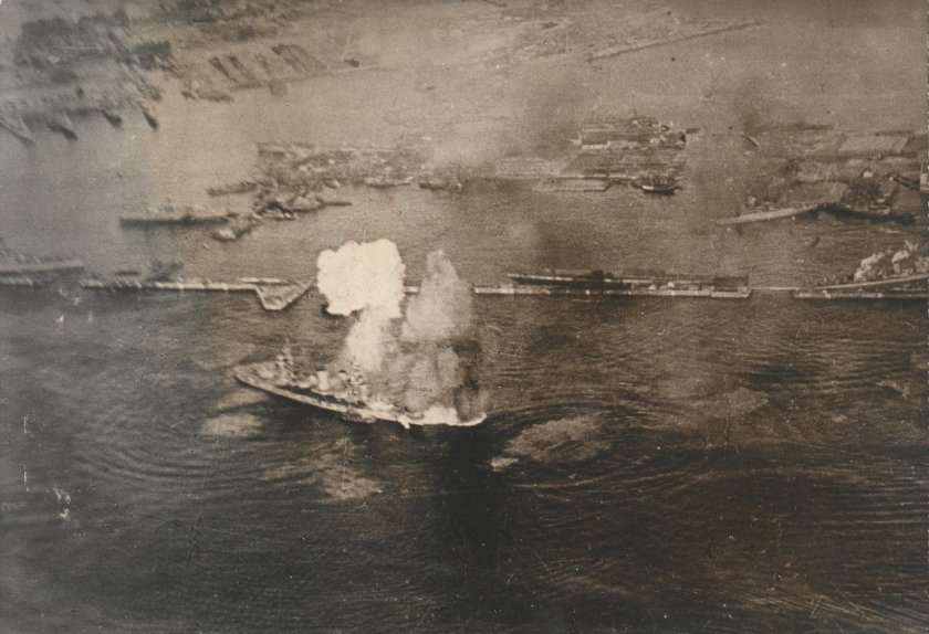 Линкор Октябрьская революция