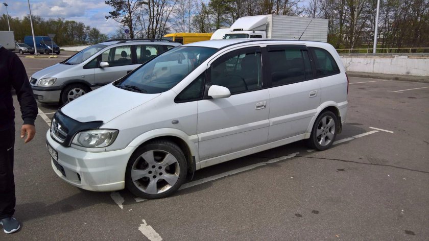 R17 Opel Zafira a
