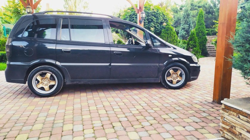 Opel Zafira r18