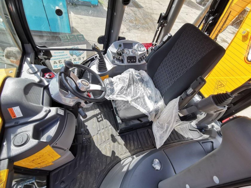 Экскаватор-погрузчик Elaz-BL 880