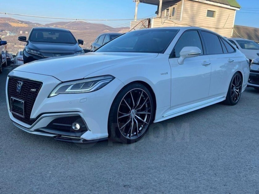 Тойота Краун 2019