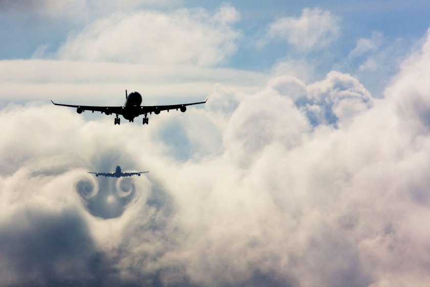 Самолет в небе