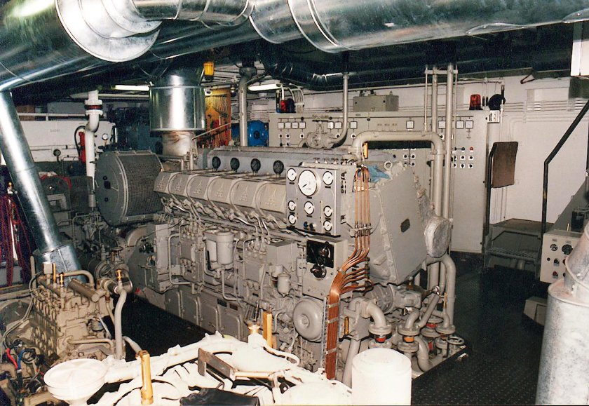 Двигатель Дойц 6 цилиндровый фото