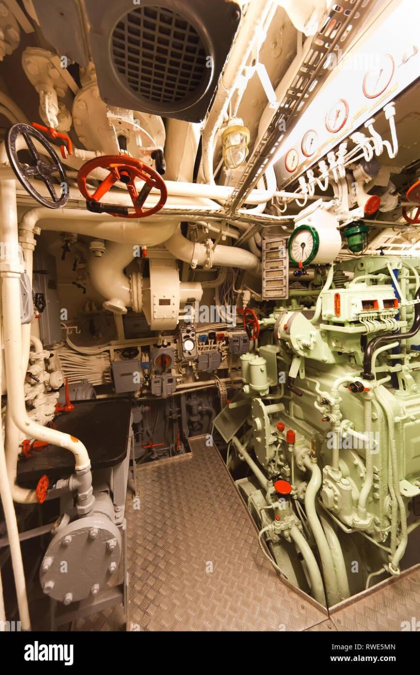 Двигатель подлодки дизельный