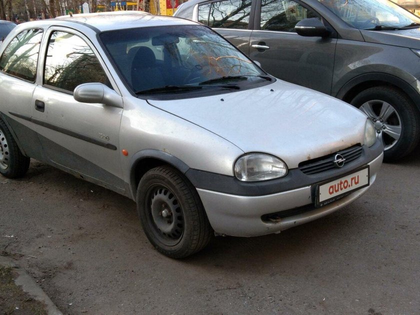 Опель Корса 1999 года