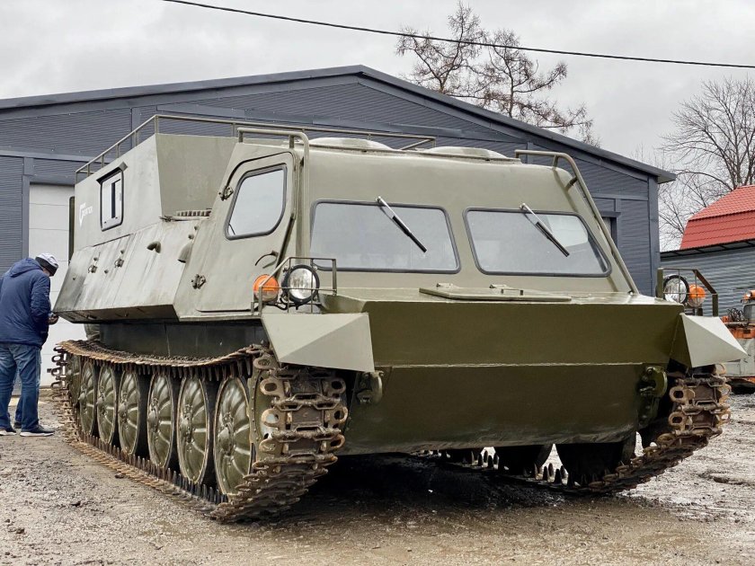 Гусеничный тягач ГАЗ 73 (ГТ-му),