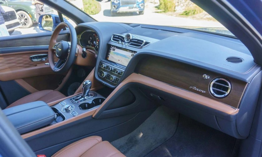 Бентли Бентайга 2023 салон