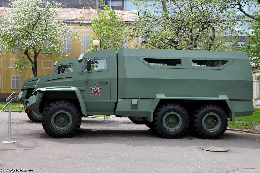 Бронеавтомобиль колун 6х6