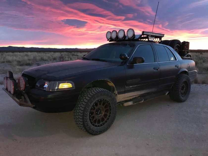 Ford Crown Victoria Offroad