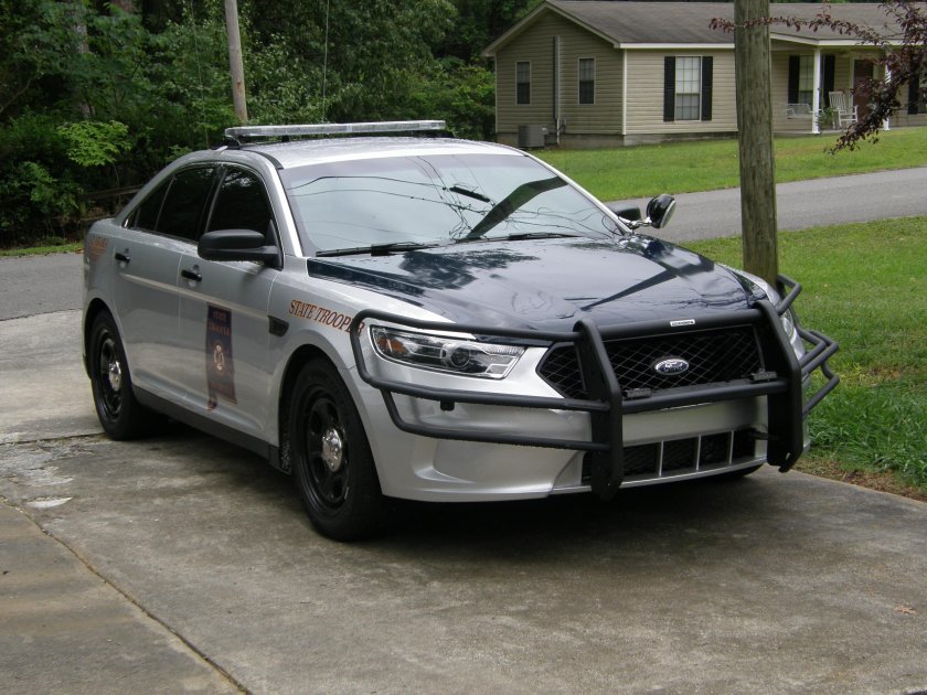 Кенгурятник на полицейской машине