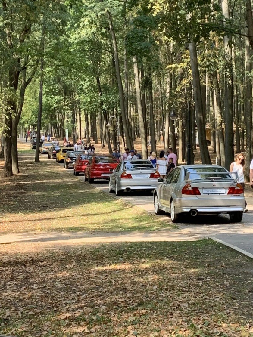 Выставка машин в Архангельском