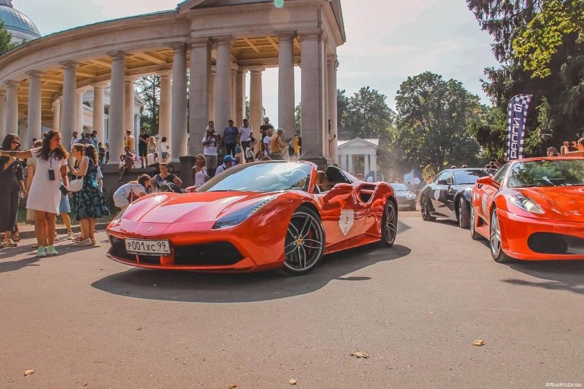 Выставка автомобилей