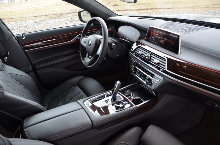 БМВ 7 седан салон