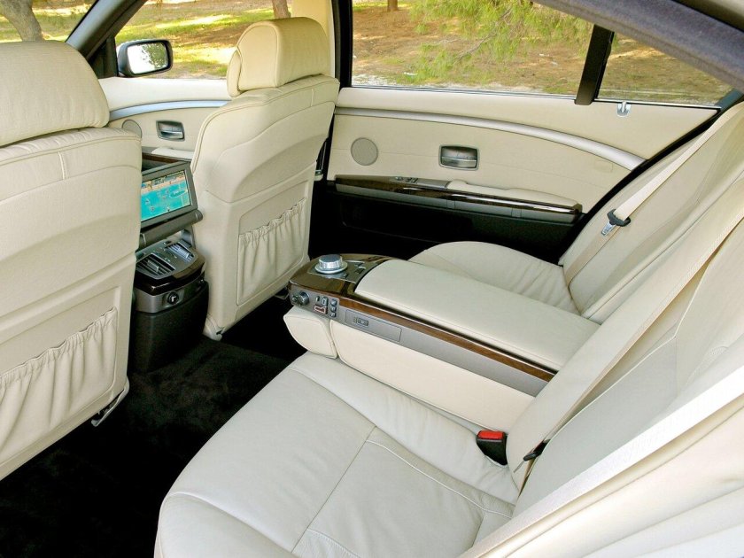 БМВ 745 салон