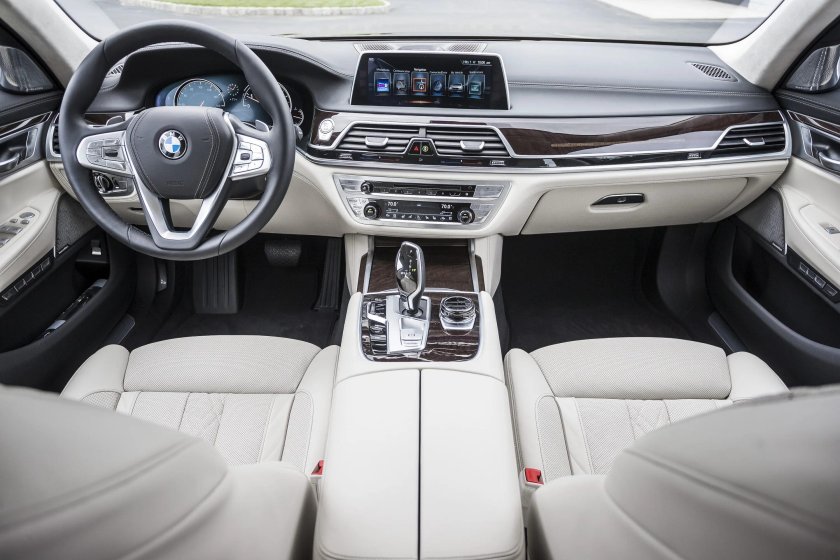 BMW 750i XDRIVE