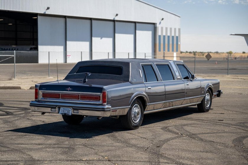 Lincoln Town car 1984