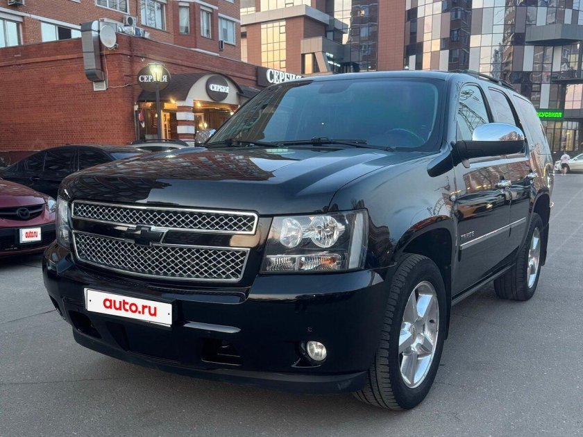 Chevrolet tahoe black 2011