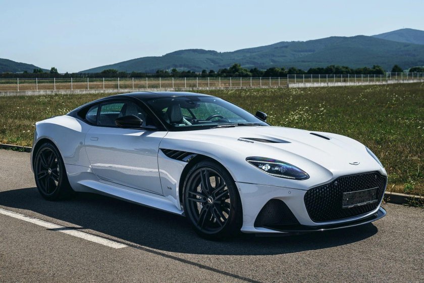 Aston martin dbs superleggera