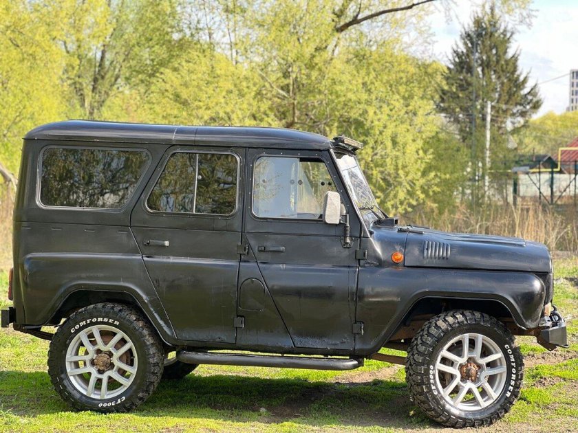 Черный уаз хантер