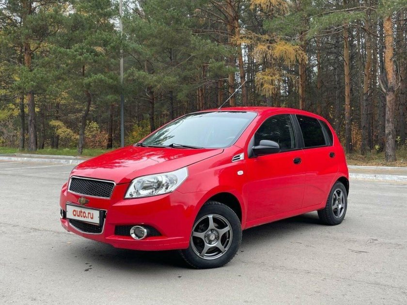 Шевроле Авео 2009 красная