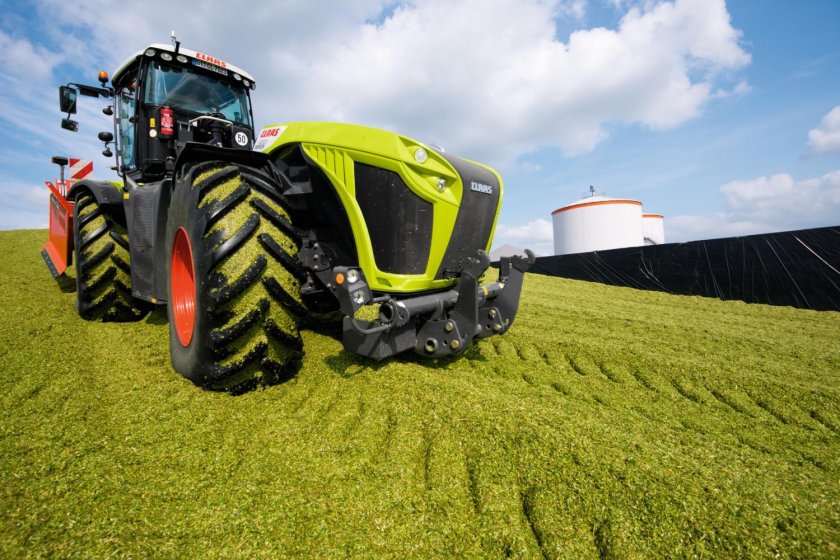 Трактор CLAAS Xerion 4000