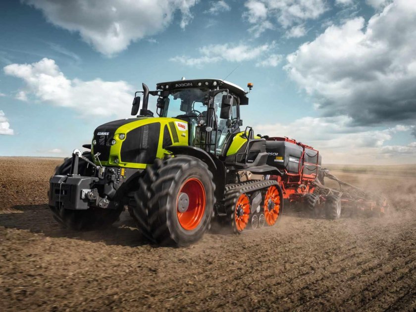 CLAAS Axion 900
