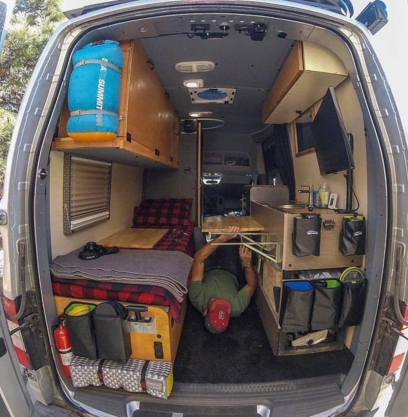 Chevrolet Express van Camper 6200