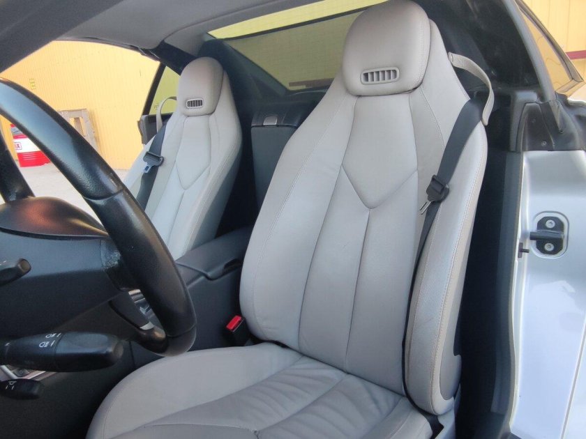 Серебристый мерседес