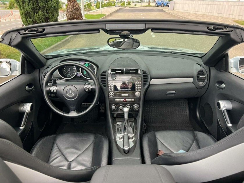 Серебристый мерседес