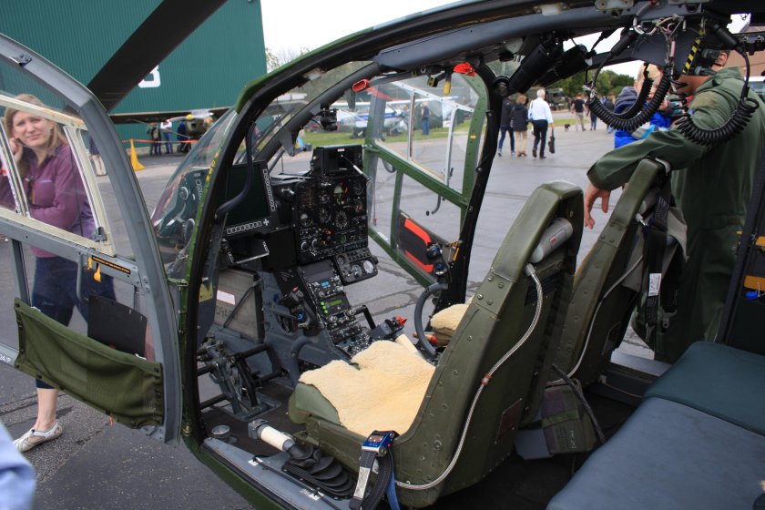 Вертолет Gazelle салон