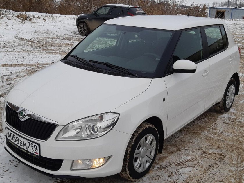 Шкода фабия белая