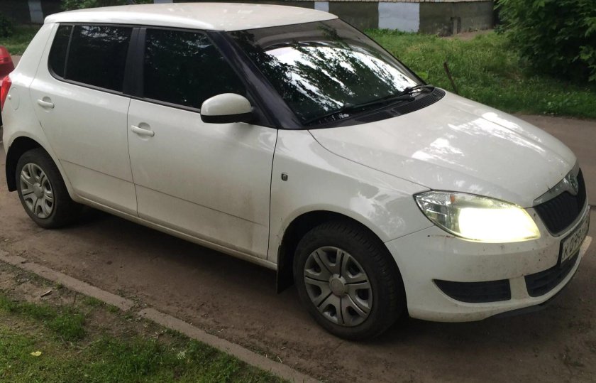 Шкода Фабия 2012 белая