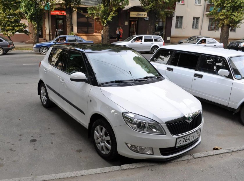 Шкода Фабия 2 белая