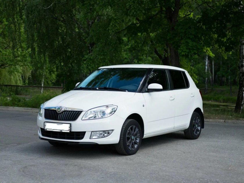 Шкода Фабия 2012 белая