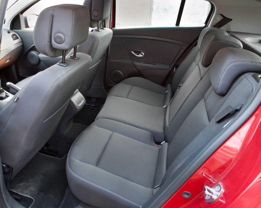 Рено Меган 2 седан салон сзади