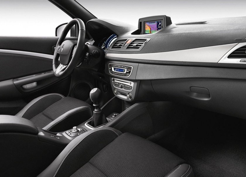 Рено Меган купе салон