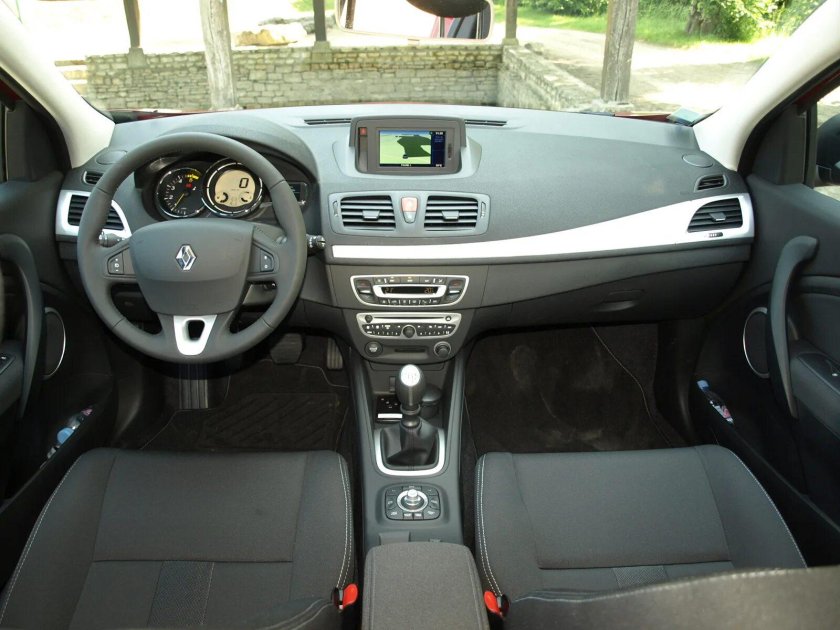 Меган 3 хэтчбек салон