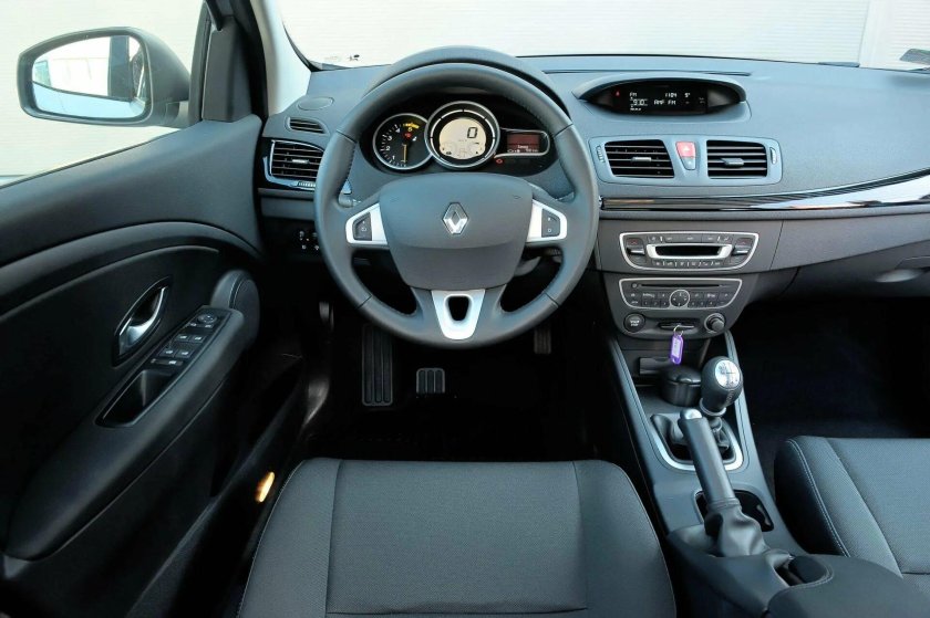 Рено Меган 3 хэтчбек 2011