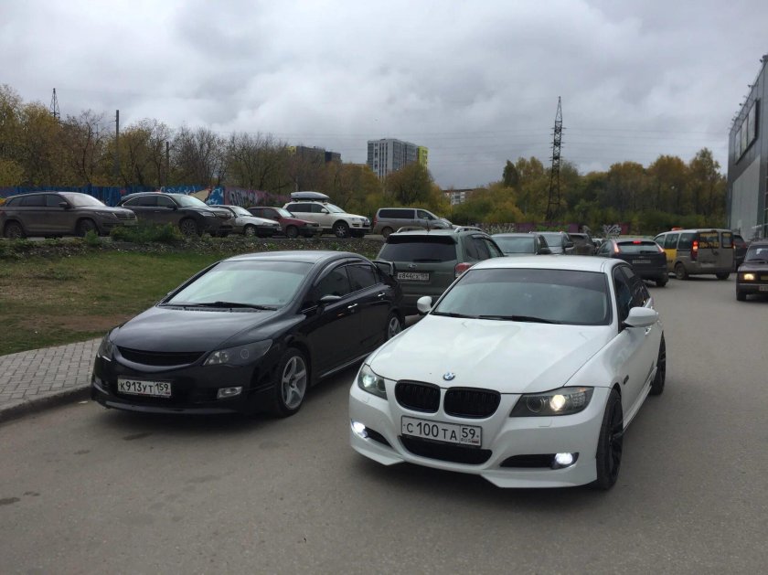 БМВ И Хонда