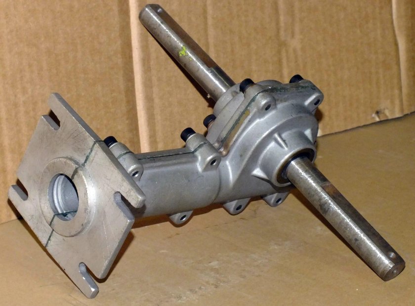 Редуктор угловой УАЗ 409