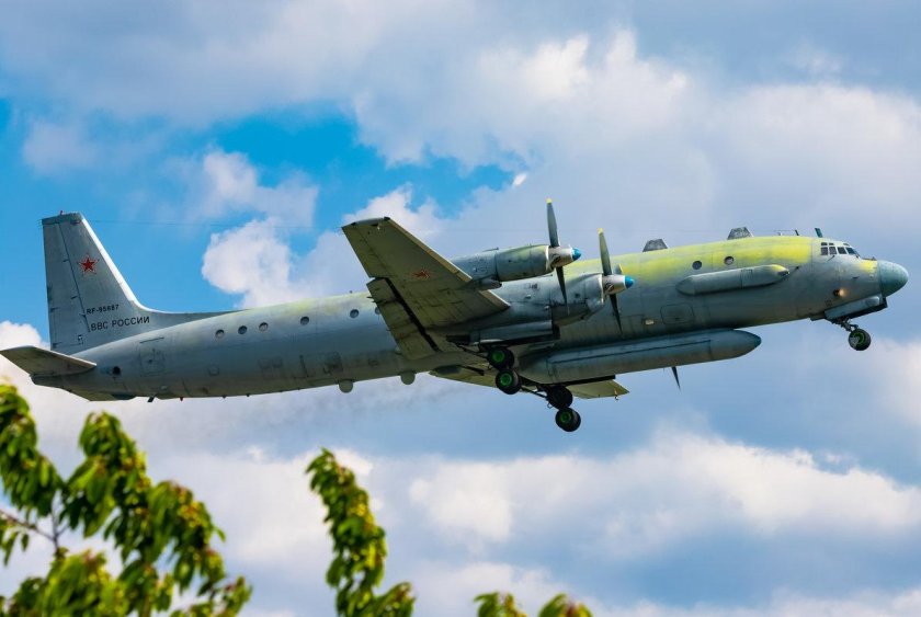 Самолет ил -20м
