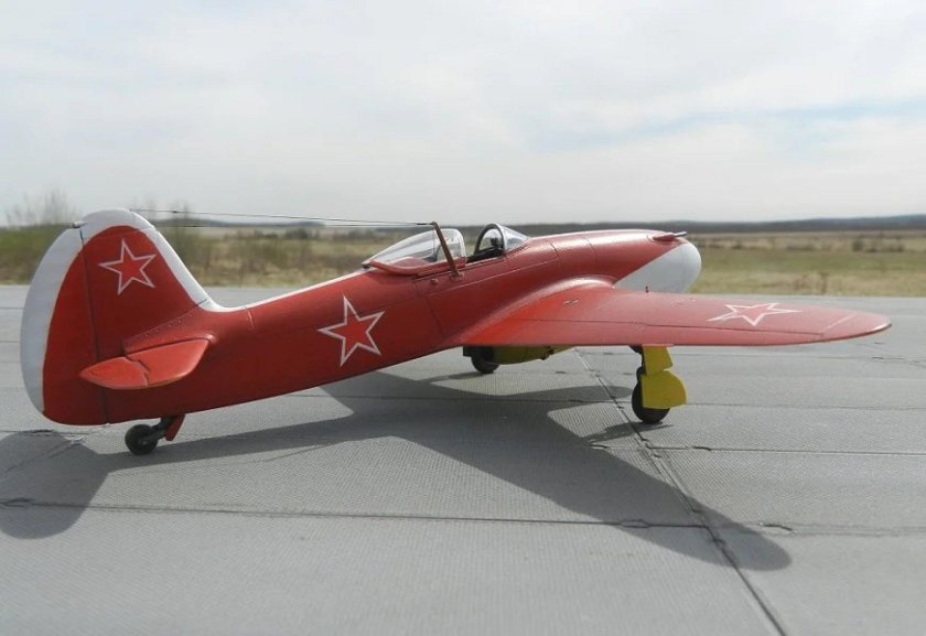 Як 15 реактивный самолёт