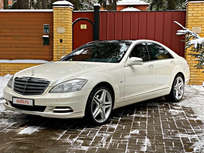 Мерседес Бенц 221 белый