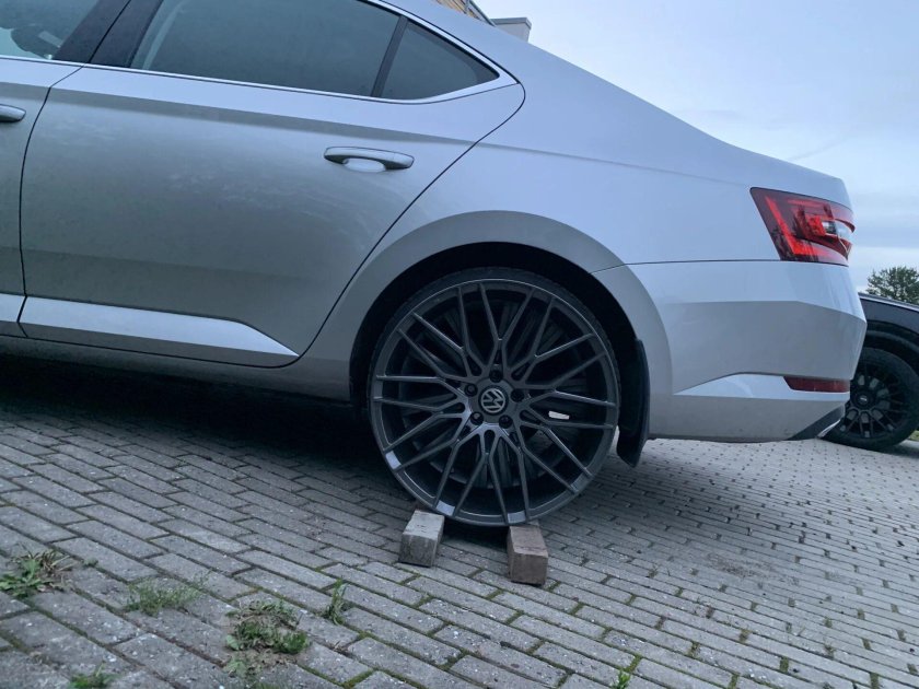 Диски r18 Skoda Superb mk3