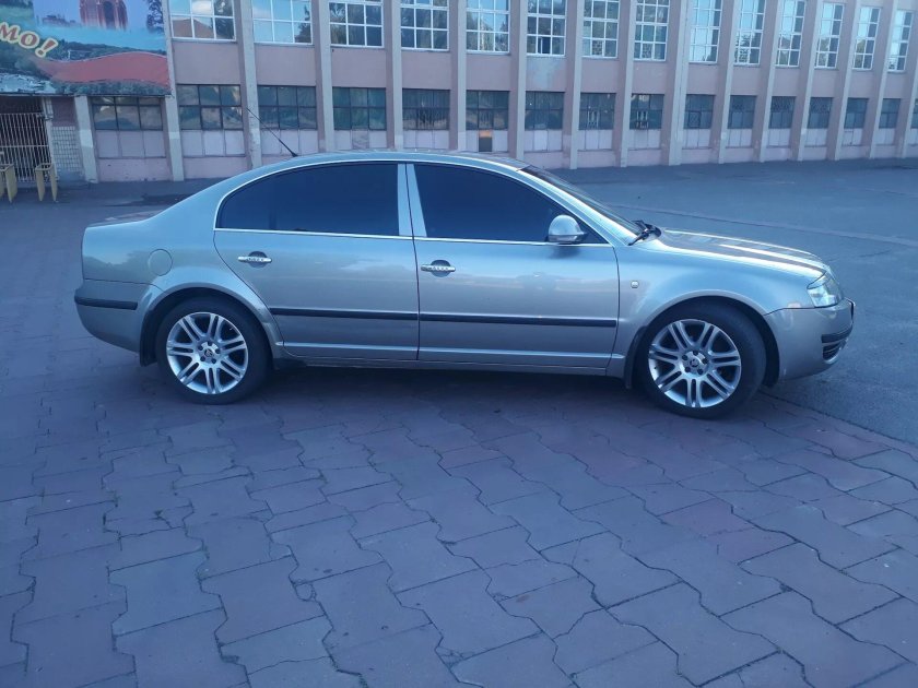Skoda Superb 1 r18
