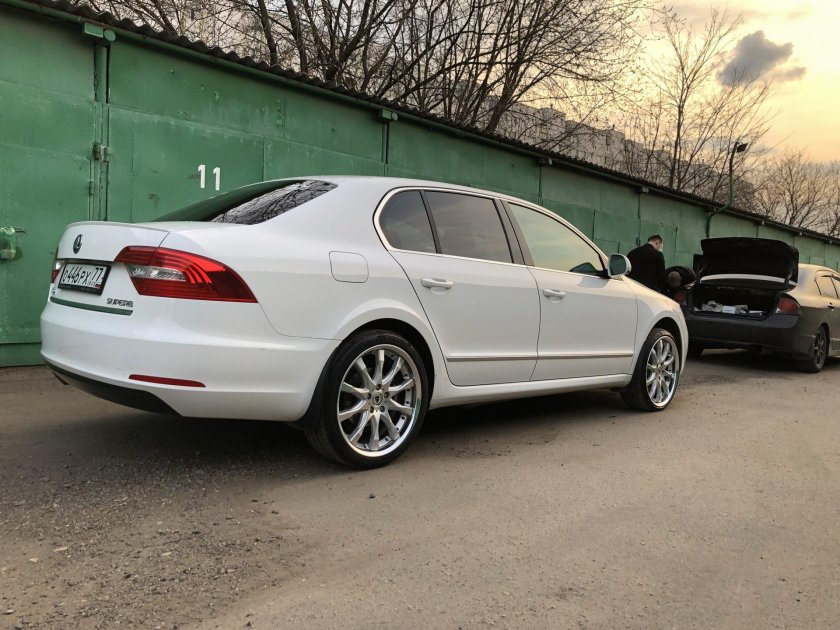 Skoda Superb диски r19